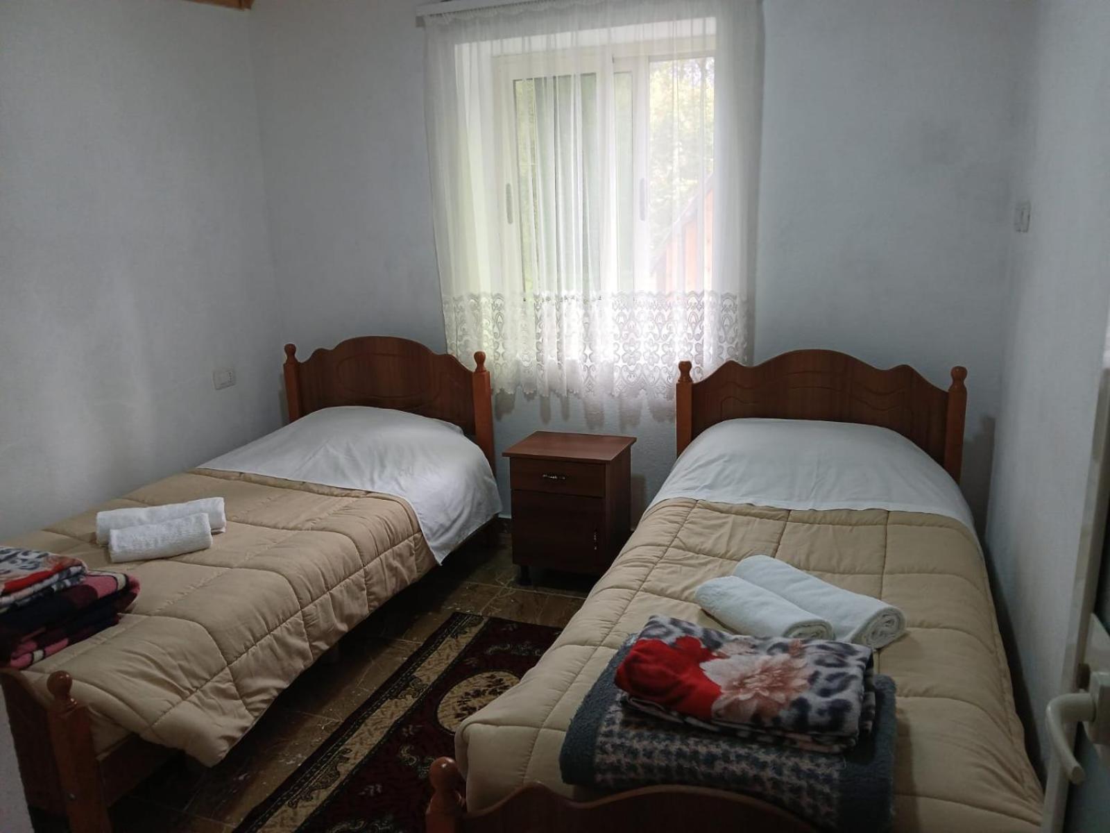 Bujtina Milani Bed & Breakfast Theth Exterior photo