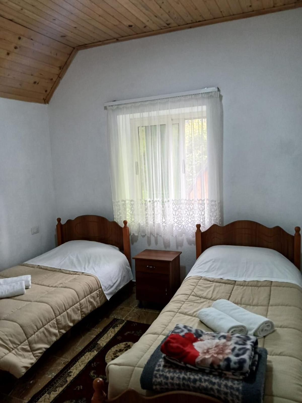 Bujtina Milani Bed & Breakfast Theth Exterior photo